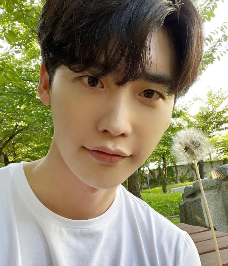 Images source:李鐘碩IG