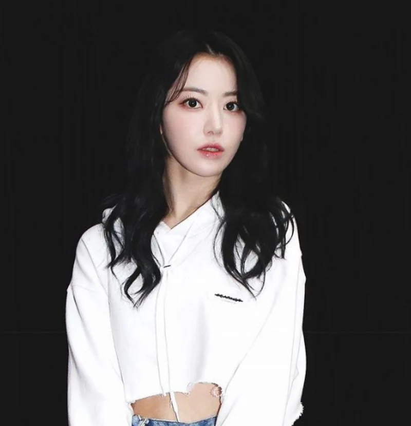 宮脇咲良2.png
