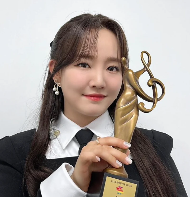 Younha5.png