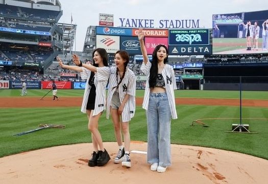aespa made their first pitch at MLB!