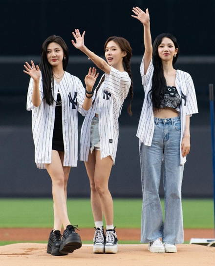 aespa made their first pitch at MLB!