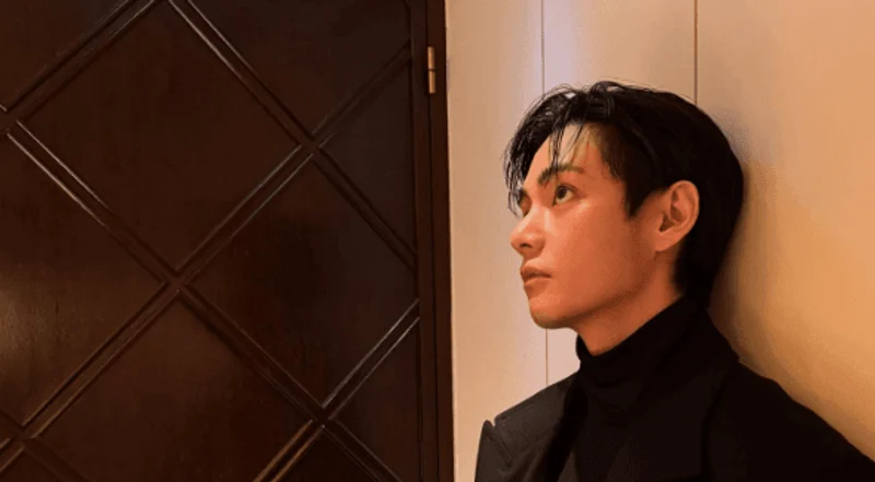 韓娛熱議-BTS V在巴黎更新IG照片