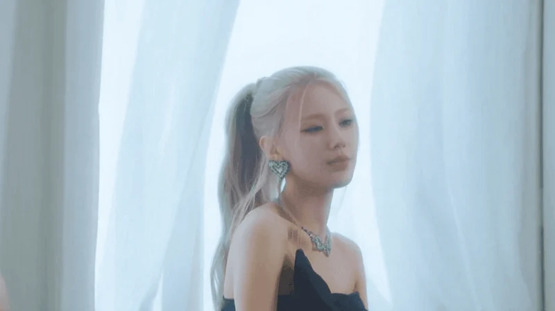 韓娛熱議-睽違三年認真準備的薇娟Solo MV視覺